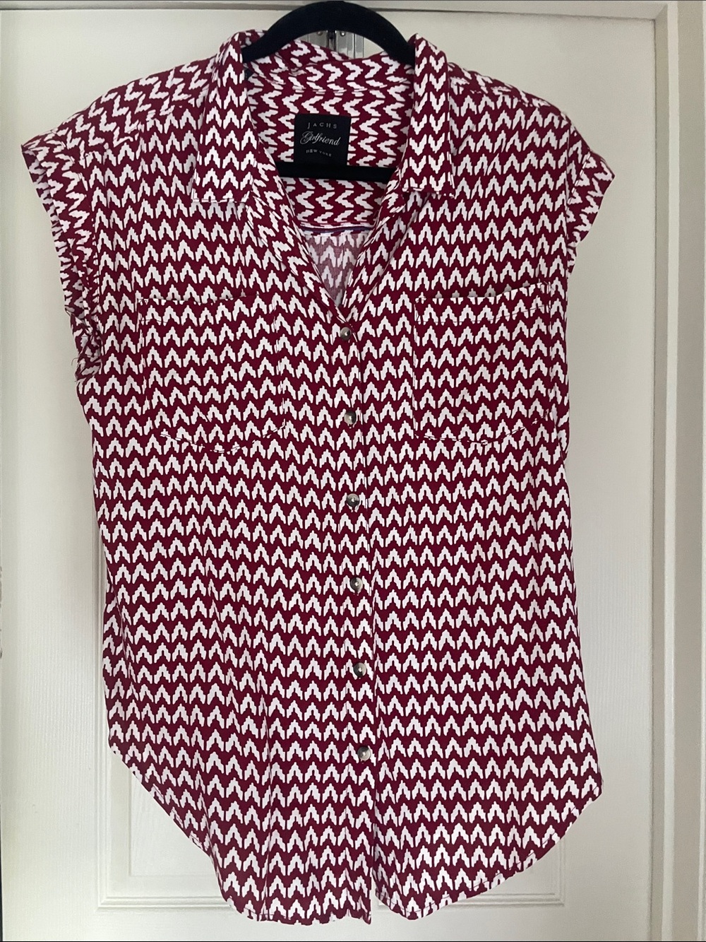JACHS Girlfriend Red and White Chevron-Print Sleeveless Button-Down